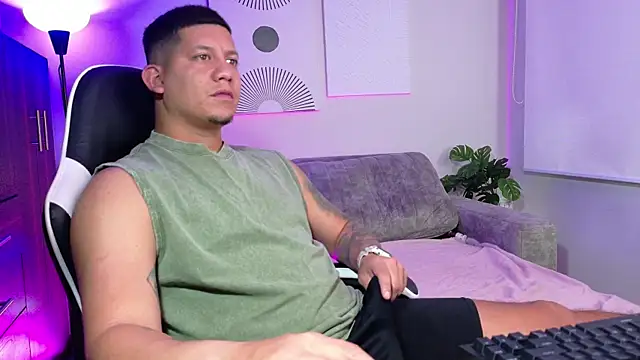  robertobaggioo online show from 05-10-26, 06:40