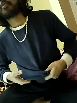 Snapshot of Yk_physique chatting on 02-13-26, 08:43 Yk physique online show from 02-13-26, 08:43