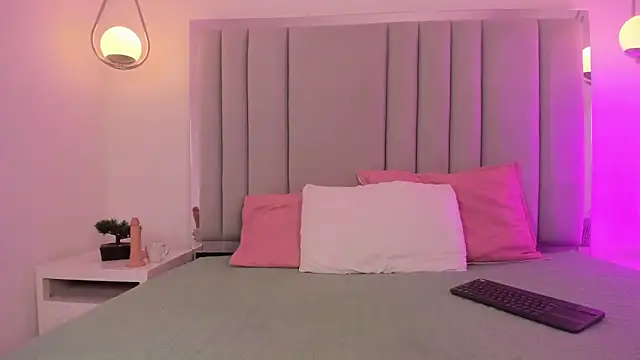 Snapshot of Alina_Bond chatting on 03-03-26, 12:11 Alina Bond online show from 03-03-26, 12:11