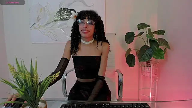 Snapshot of Tamia_25 chatting on 04-29-26, 11:47 Tamia 25 online show from 04-29-26, 11:47