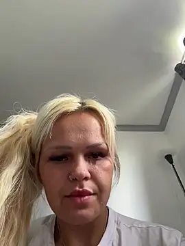 Snapshot of BlondeMilfXo chatting on 05-14-26, 10:22 BlondeMilfXo online show from 05-14-26, 10:22