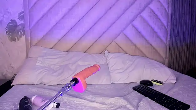 Snapshot of SarahRizof chatting on 03-15-26, 05:02 SarahRizof online show from 03-15-26, 05:02