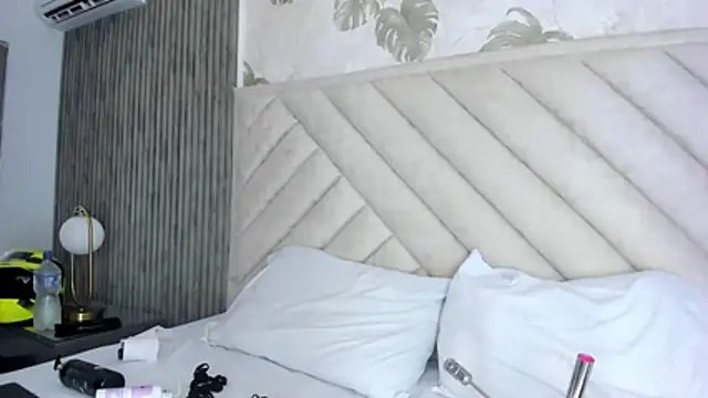 Snapshot of SarahRizof chatting on 03-28-26, 05:07 SarahRizof online show from 03-28-26, 05:07