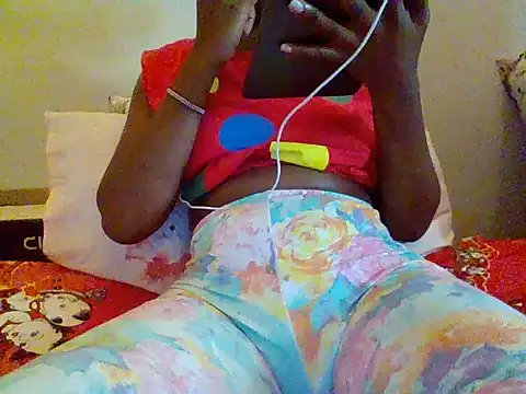 Snapshot of Lunateddy chatting on 02-25-26, 07:34 Lunateddy online show from 02-25-26, 07:34