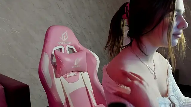 Snapshot of Babby_Alice chatting on 02-16-26, 01:02 Babby Alice online show from 02-16-26, 01:02