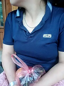 Snapshot of nelina_12345 chatting on 05-05-26, 11:35 nelina 12345 online show from 05-05-26, 11:35