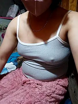 Snapshot of nelina_12345 chatting on 05-10-26, 10:37 nelina 12345 online show from 05-10-26, 10:37