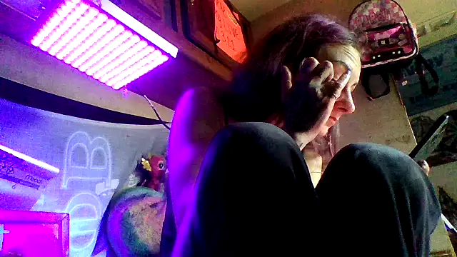 Snapshot of issyamazin chatting on 02-18-26, 02:35 issyamazin online show from 02-18-26, 02:35