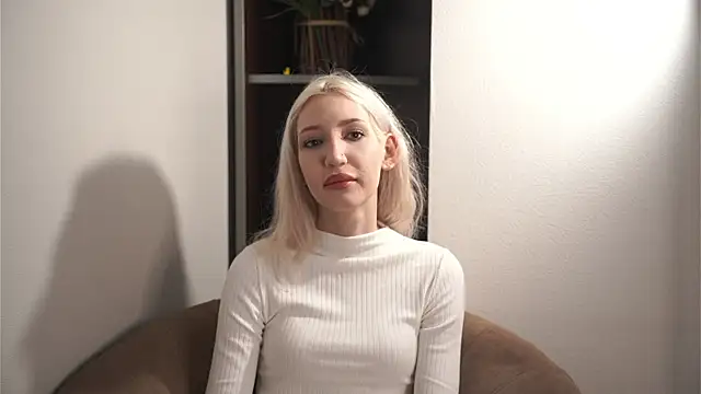 Snapshot of JolineVay chatting on 02-13-26, 05:25 JolineVay online show from 02-13-26, 05:25