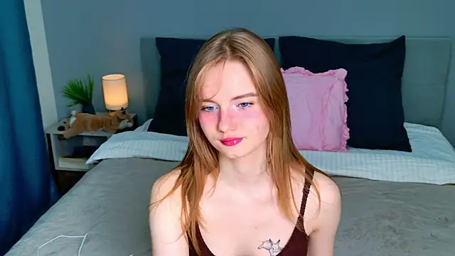 Snapshot of ElfieWhite chatting on 05-01-26, 06:12 ElfieWhite online show from 05-01-26, 06:12