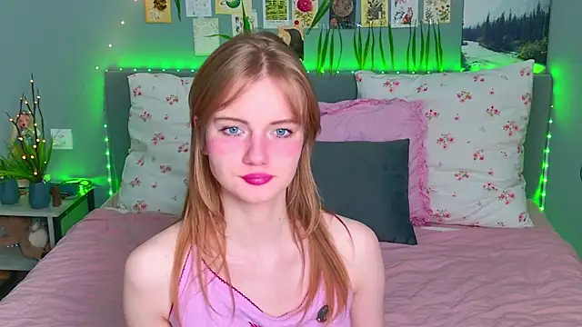 ElfieWhite online show from 07-19-26, 10:13
