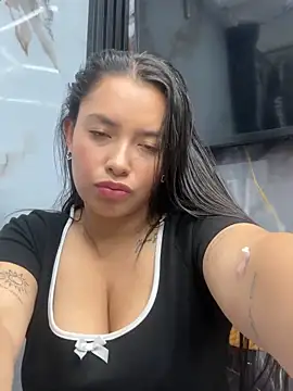 Miss Bella Flame online show from 04-15-26, 06:04