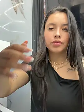 Miss Bella Flame online show from 04-18-26, 06:01