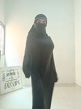 Snapshot of aminaa_ chatting on 07-10-26, 08:00 aminaa online show from 07-10-26, 08:00
