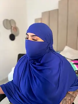 Snapshot of rashaaa_ chatting on 03-12-26, 03:56 rashaaa online show from 03-12-26, 03:56