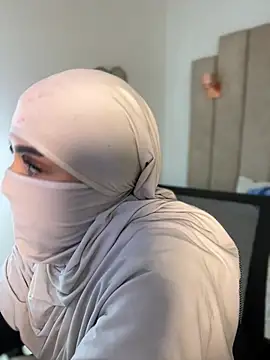 Snapshot of rashaaa_ chatting on 04-08-26, 01:38 rashaaa online show from 04-08-26, 01:38