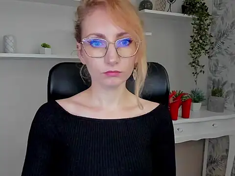 CinderellaMoon online show from 02-27-26, 06:24