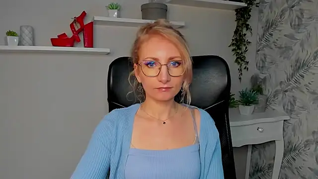 CinderellaMoon online show from 03-16-26, 06:28