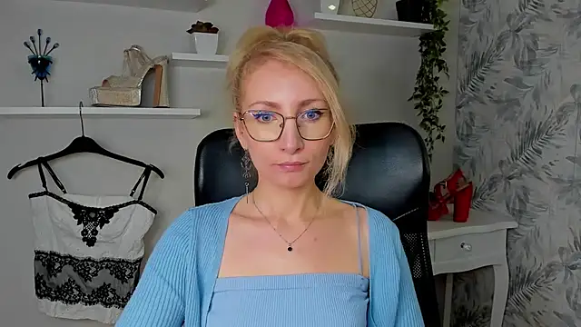 CinderellaMoon online show from 03-27-26, 06:19