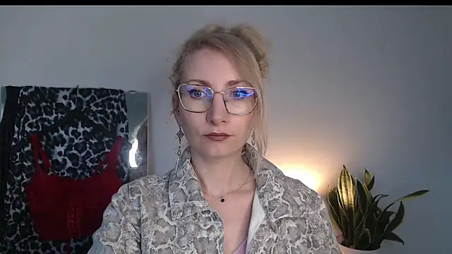 CinderellaMoon online show from 04-07-26, 05:30