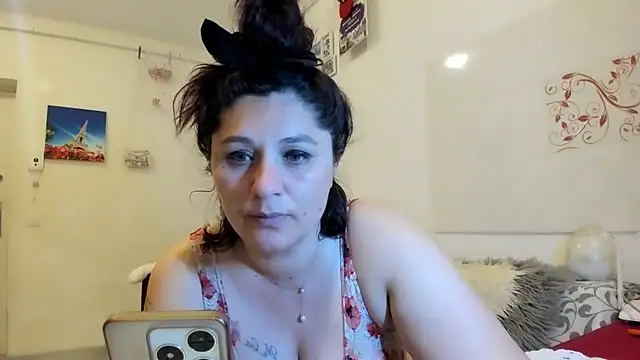 Snapshot of EVELYNA88 chatting on 06-09-26, 06:30 EVELYNA88 online show from 06-09-26, 06:30
