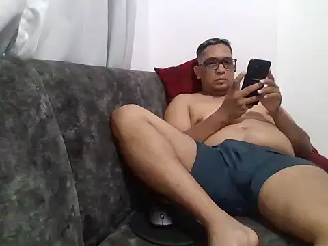 Snapshot of gordogruesa chatting on 03-18-26, 01:31 gordogruesa online show from 03-18-26, 01:31