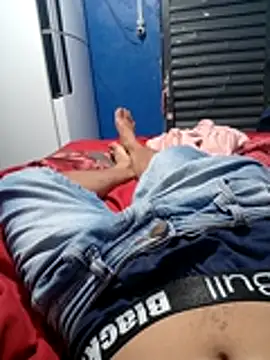 Snapshot of maldade1 chatting on 02-14-26, 03:03 maldade1 online show from 02-14-26, 03:03