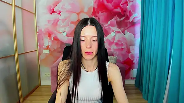 NoirDiva online show from 05-05-26, 05:48