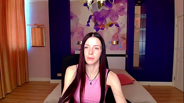 NoirDiva online show from 05-07-26, 05:57