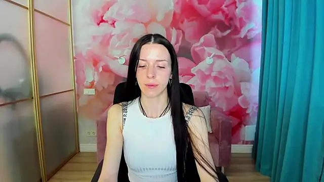 NoirDiva online show from 05-19-26, 05:58