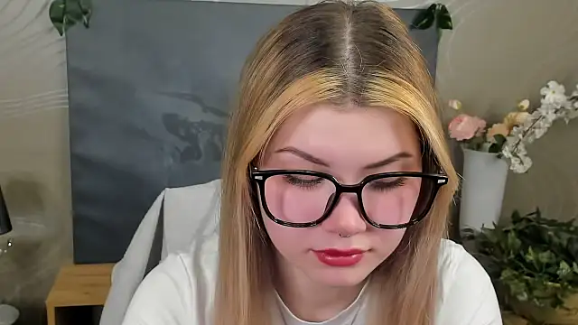 Snapshot of YongGIinski chatting on 02-14-26, 07:05 YongGIinski online show from 02-14-26, 07:05