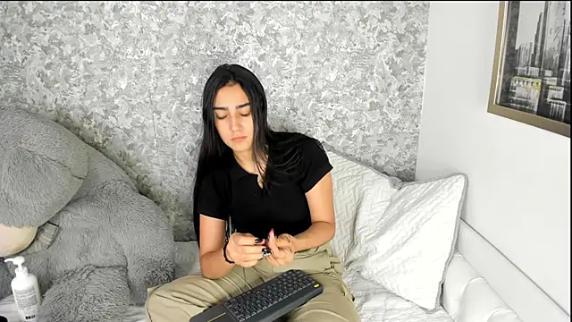 Anika H online show from 05-02-26, 01:05