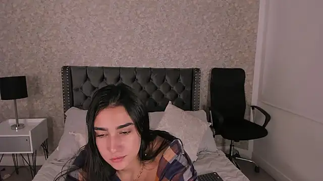 Anika H online show from 05-17-26, 12:01