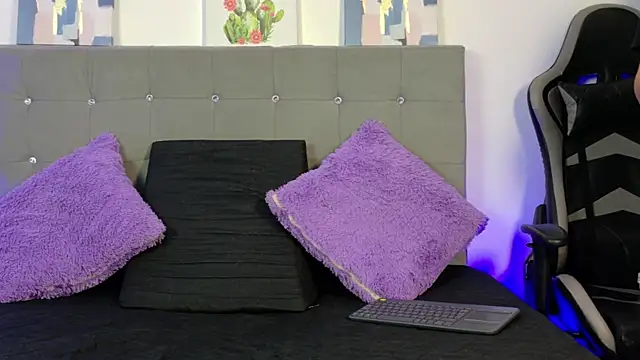 Ivy Heat online show from 06-24-26, 01:37