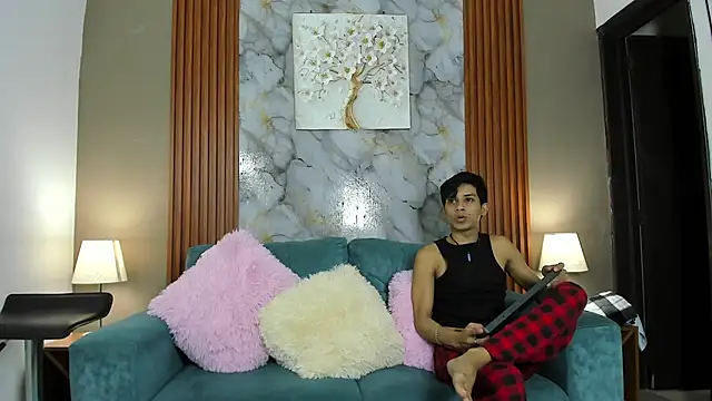 Snapshot of YUMMY_BRO chatting on 02-14-26, 07:27 YUMMY BRO online show from 02-14-26, 07:27