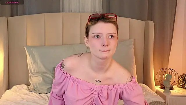 Snapshot of AlyssFrost chatting on 04-28-26, 02:10 AlyssFrost online show from 04-28-26, 02:10