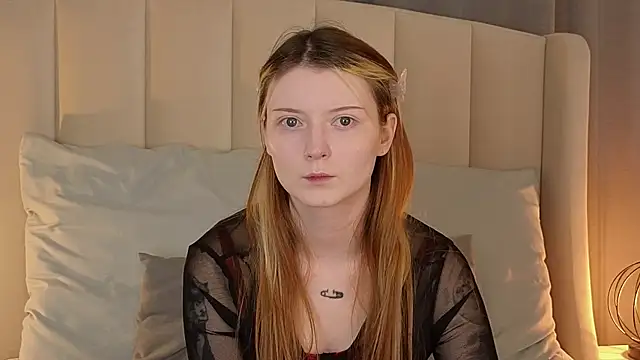 Snapshot of AlyssFrost chatting on 05-01-26, 02:27 AlyssFrost online show from 05-01-26, 02:27