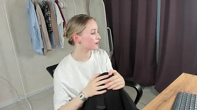 TraceeRebollar online show from 02-15-26, 12:47