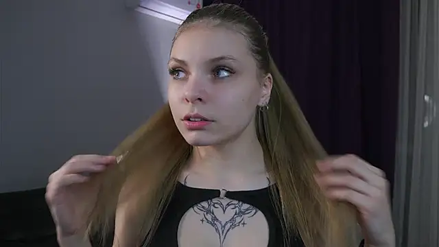 ZofiaPantano online show from 03-08-26, 02:43