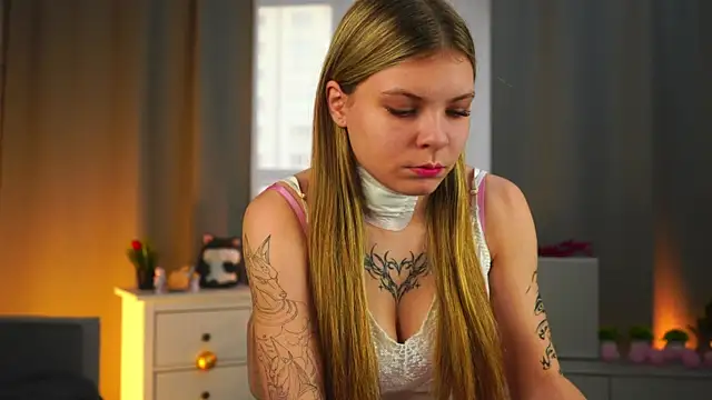 ZofiaPantano online show from 04-02-26, 02:04