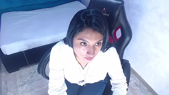 abril castanocm online show from 02-17-26, 04:20