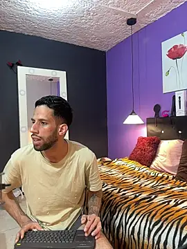 Snapshot of Karim_mansur chatting on 03-06-26, 11:28 Karim mansur online show from 03-06-26, 11:28