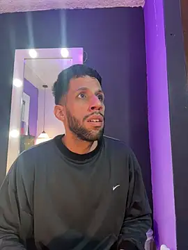 Snapshot of Karim_mansur chatting on 03-18-26, 01:31 Karim mansur online show from 03-18-26, 01:31