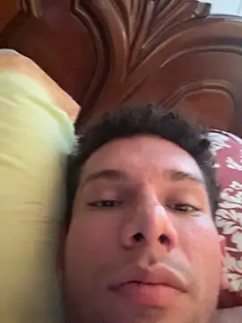 Snapshot of Valentinacouple chatting on 02-14-26, 07:32 Valentinacouple online show from 02-14-26, 07:32