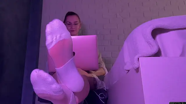 Snapshot of missmiroslava chatting on 04-25-26, 02:25 missmiroslava online show from 04-25-26, 02:25