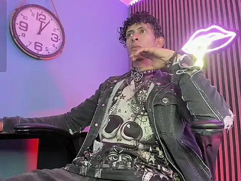 Snapshot of Maximoking26 chatting on 03-07-26, 04:42 Maximoking26 online show from 03-07-26, 04:42