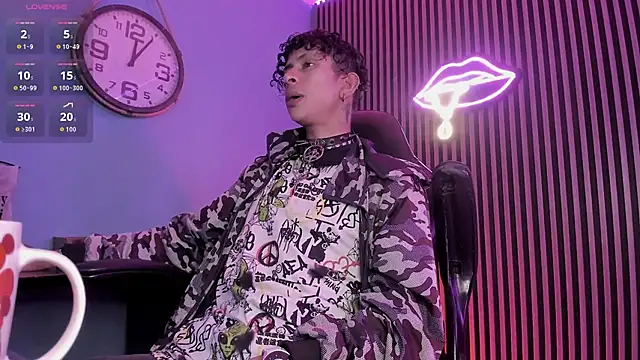 Snapshot of Maximoking26 chatting on 03-08-26, 04:16 Maximoking26 online show from 03-08-26, 04:16