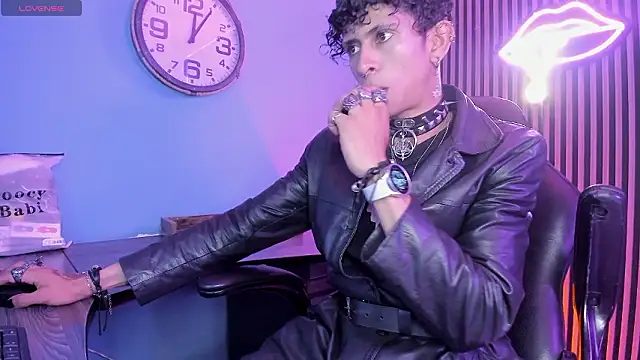 Snapshot of Maximoking26 chatting on 03-13-26, 03:35 Maximoking26 online show from 03-13-26, 03:35