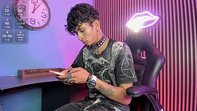 Snapshot of Maximoking26 chatting on 03-14-26, 03:12 Maximoking26 online show from 03-14-26, 03:12