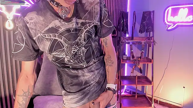 Snapshot of Maximoking26 chatting on 03-18-26, 01:42 Maximoking26 online show from 03-18-26, 01:42